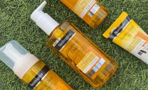 فوم شستشوی صورت زردچوبه نوتروژینا