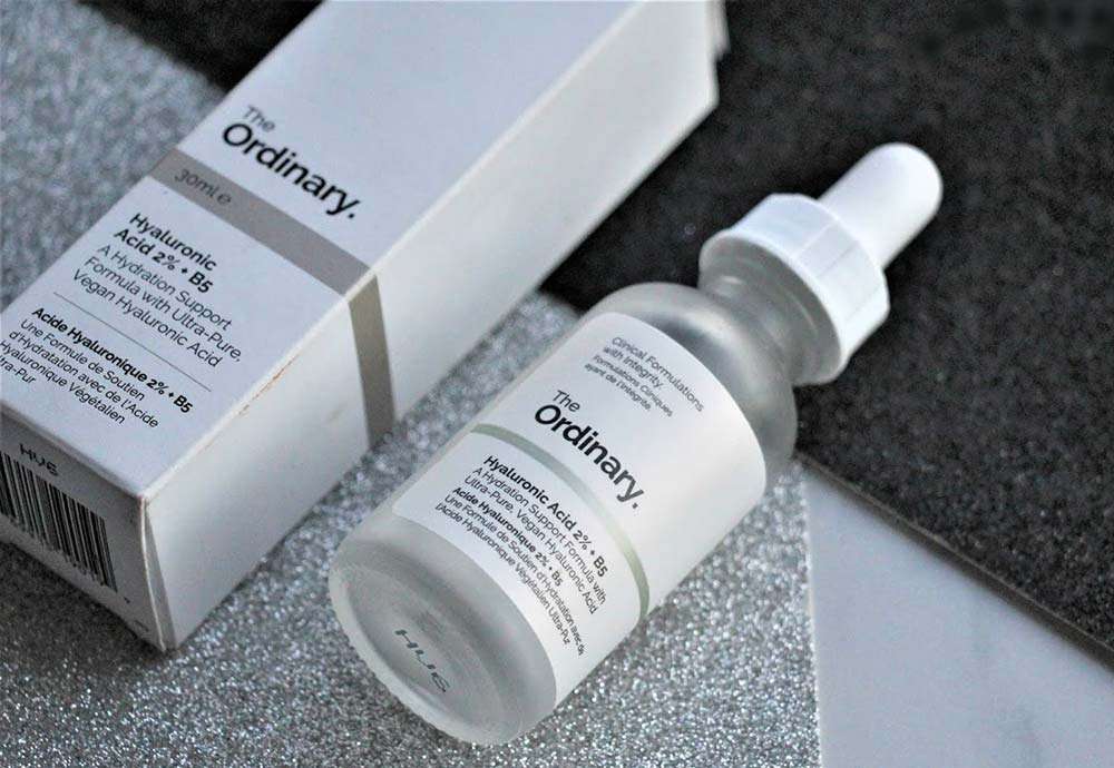 سرم هیالورونیک اسید اوردینری The Ordinary Hyaluronic Acid 2% + B5  مناسب برای آبرسانی عمیق، حفظ رطوبت و افزایش نرمی و لطافت پوست