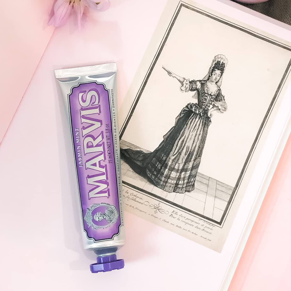 خمیردندان مارویس Marvis مدل Jasmin Mint (بنفش)، با رایحه دل‌انگیز نعناع و گل یاسمن، جلوگیری‌کننده از پوسیدگی و عفونت دندان